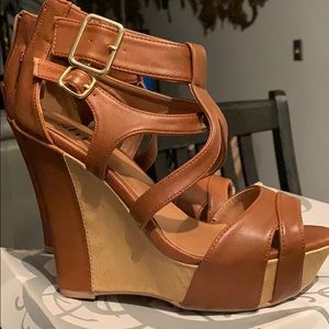 Women’s wedged heel